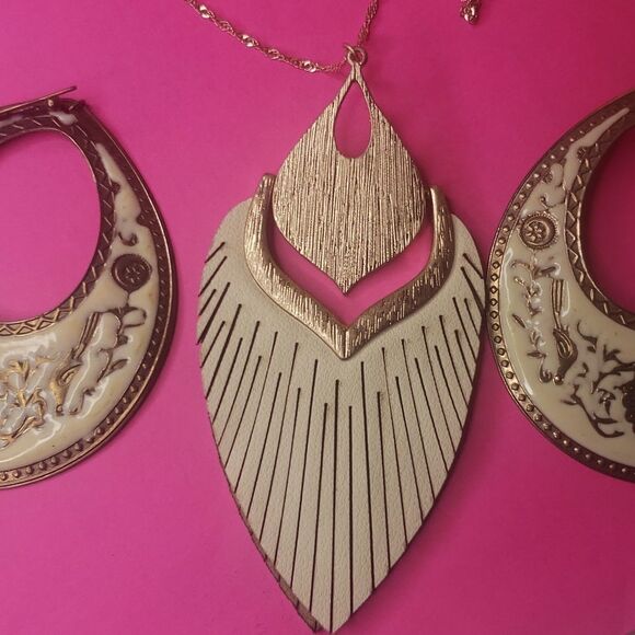 BOHO Feather Necklace and Earrings Bundle - Picture 8 of 8